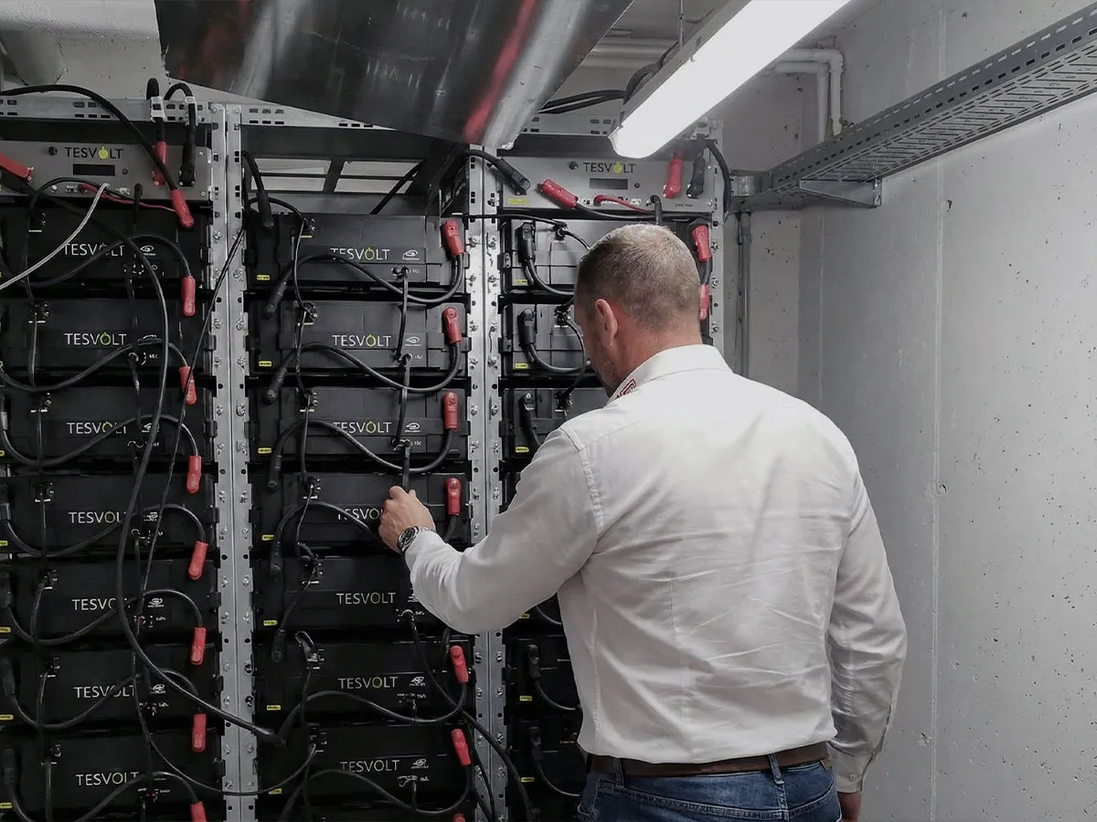 Energie-Arealnetz Urbach – TESVOLT Batteriespeicher